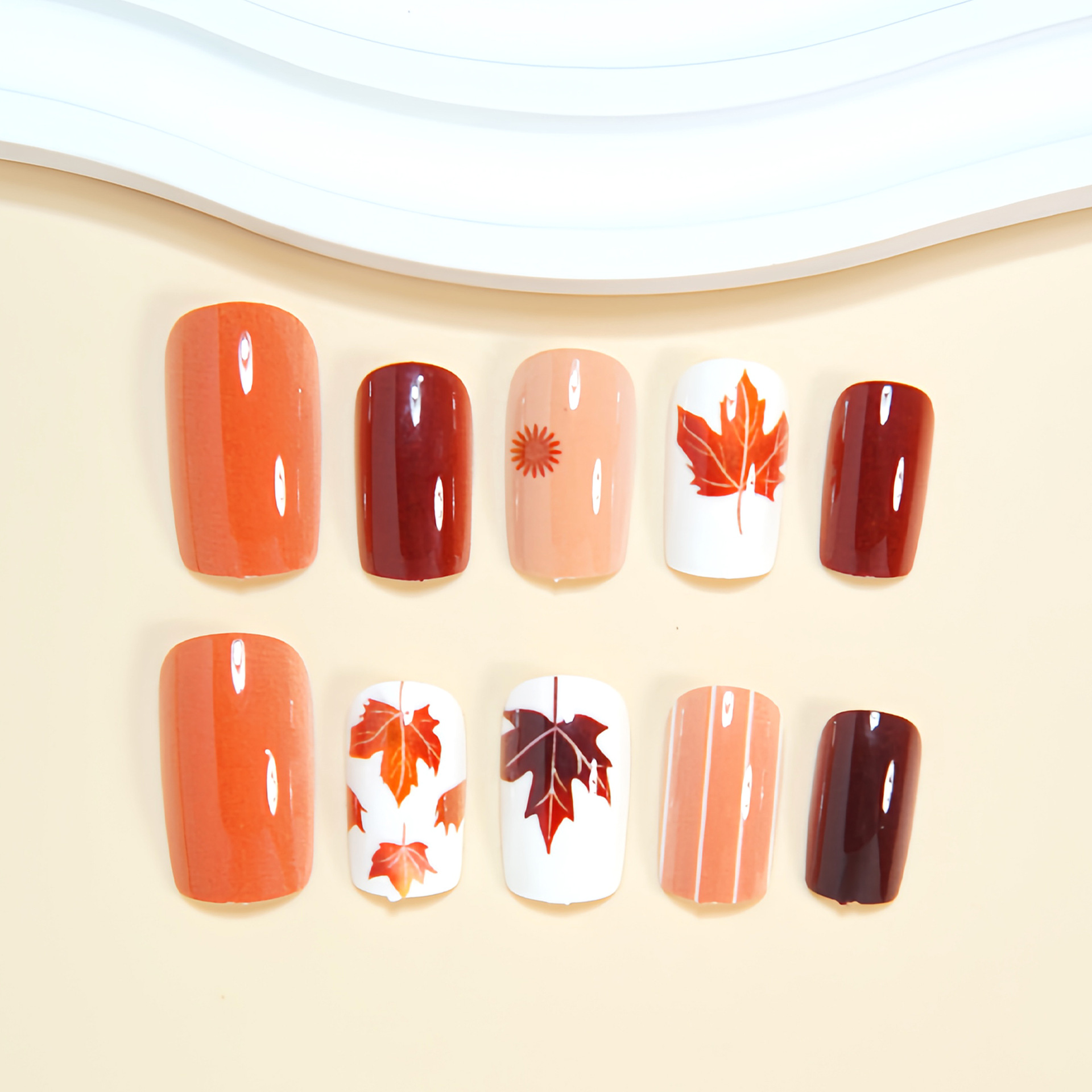 أظافر صناعية متوسطة الحجم للنس - مراجعة Nail Art Press On وسعره